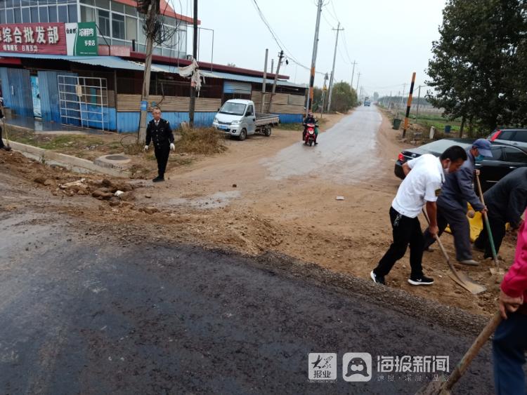 最美校車人：交運校車駕駛員義務墊土修路 方便過往行人