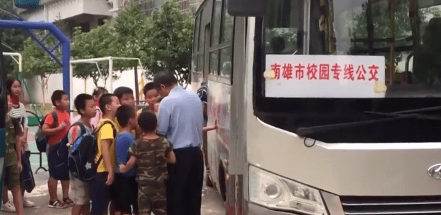 廣東：韶關這地的農村校車核載19人,實載39名學生,家長擔心安全問題