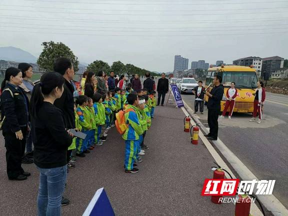 湖南瀘溪：校車按季“體檢”連續(xù)十年“零事故”