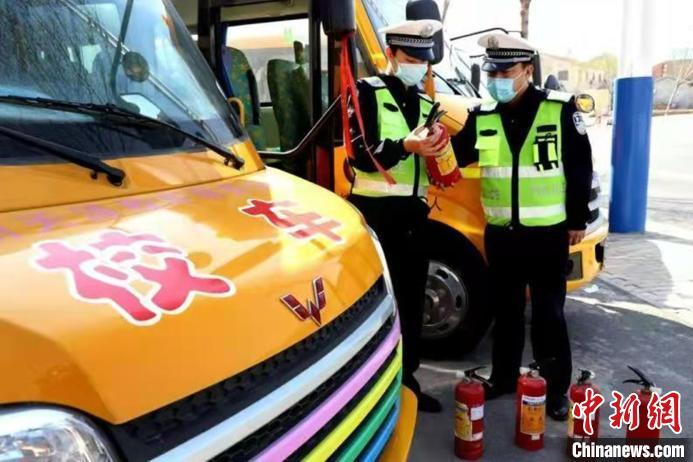 堅決抵制“黑校車”！河北開展接送學生車輛交通安全大檢查