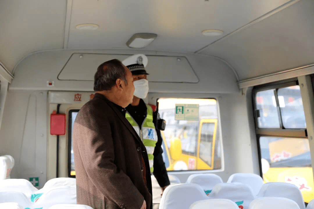 山東威海：暖心！校車體檢為學生撐起“保護傘”