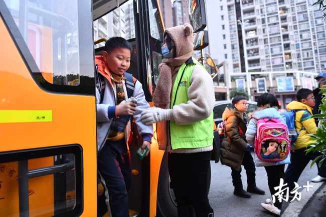 廣東佛山：共享校車、無紙化報名……禪城這樣為教育服務賦能升級