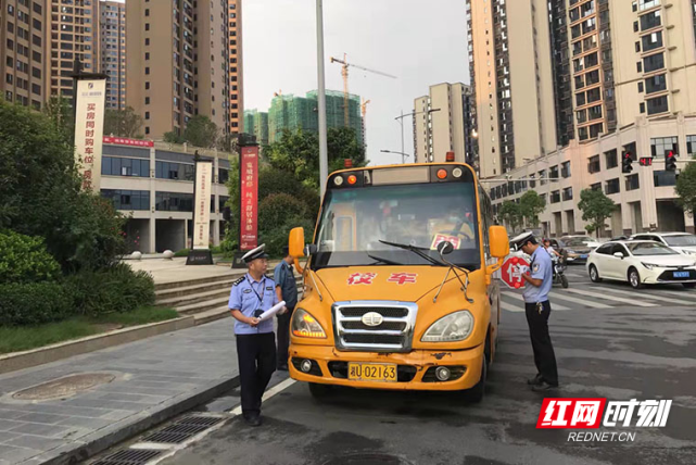 吉首：多舉措筑牢校車安全防線