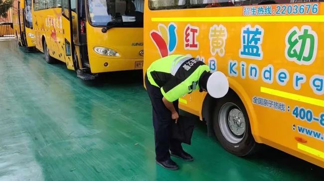 “雙減”路，庫爾勒公安交警加倍護！