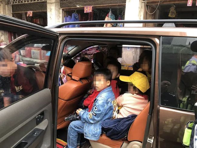 非法行為！車上還有16名幼兒！