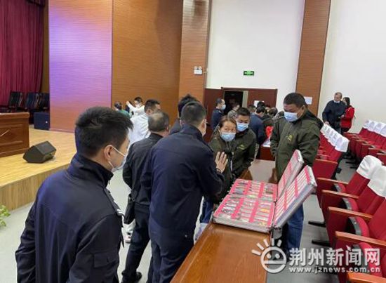 沙市區校車駕駛員集體“剪頭發” 只為這項檢測！