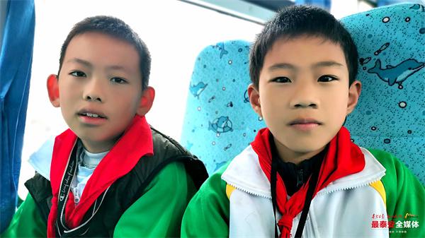 良莊鎮(zhèn)中心小學開通 3 輛校車 學生上下學安全又溫暖