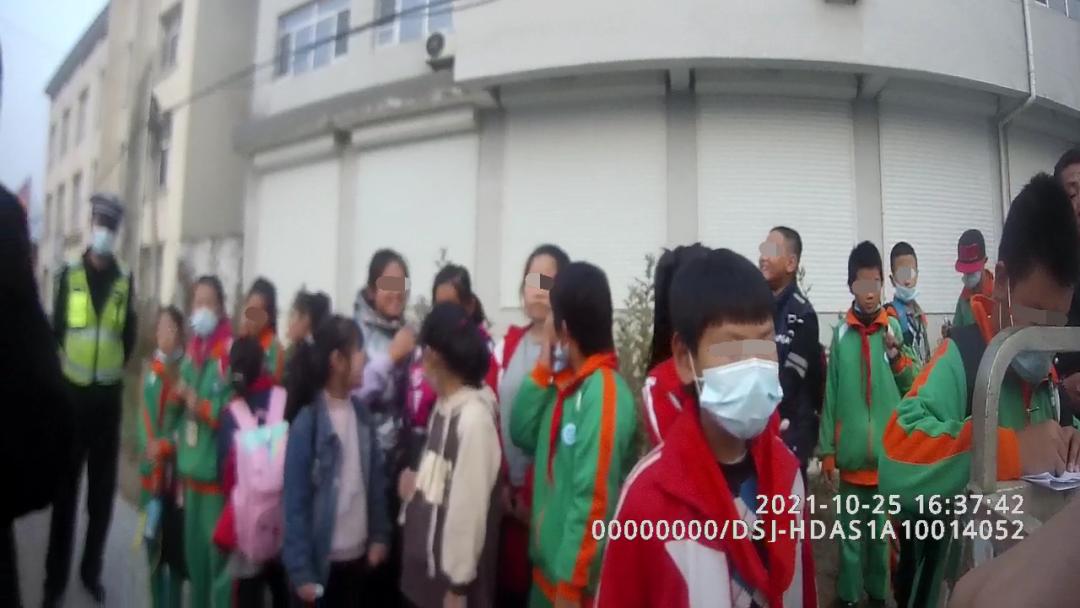 唐山：超員“黑校車(chē)”被查！2萬(wàn)元罰單我覺(jué)得一點(diǎn)都不多！