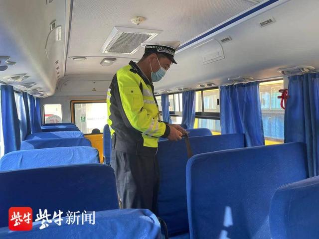 消除隱患確保學生出行安全，警方全面開展校車大檢查