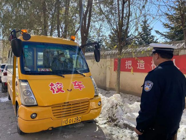 校車安全不容忽視 交警三大隊走進轄區幼兒園