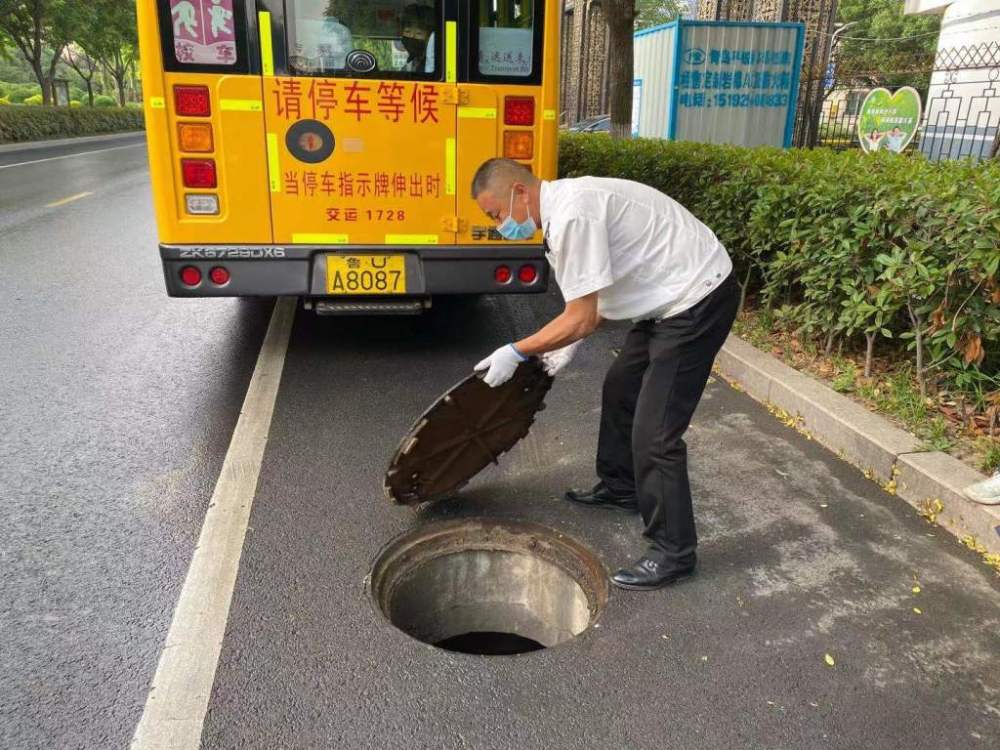 開“大鼻子”校車7年，他安全接送孩子20萬人次