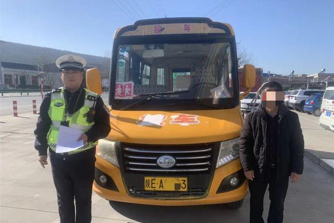 華州區：學生坐校車不系安全帶，駕駛員被處罰！