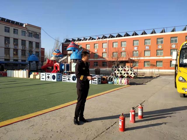 加強(qiáng)校車安全應(yīng)急演練 為學(xué)生乘車安全保駕護(hù)航