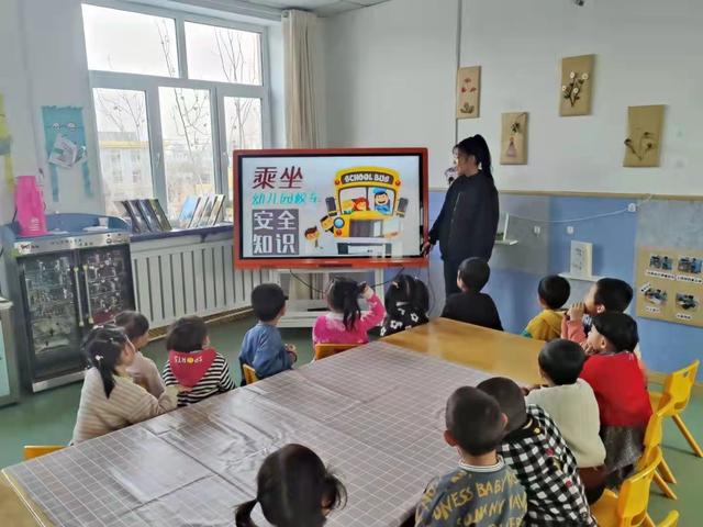 加強(qiáng)校車安全應(yīng)急演練 為學(xué)生乘車安全保駕護(hù)航