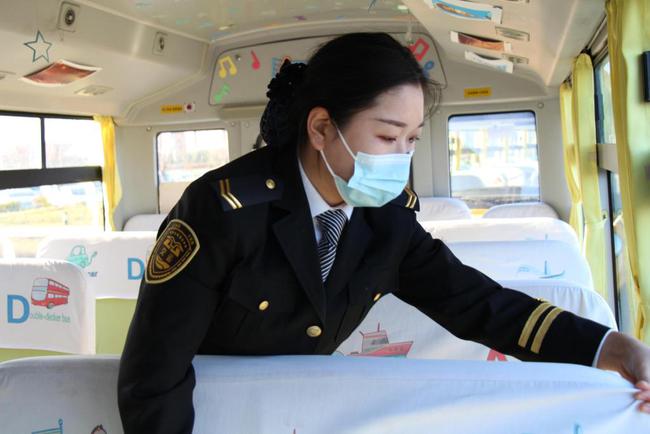 用心服務(wù)乘車孩子，她成了孩子們的“好阿姨”