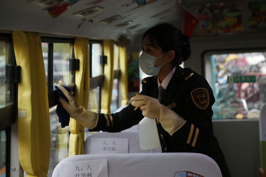 “大鼻子”校車開進嶗山9年了，護航山區孩子上學路
