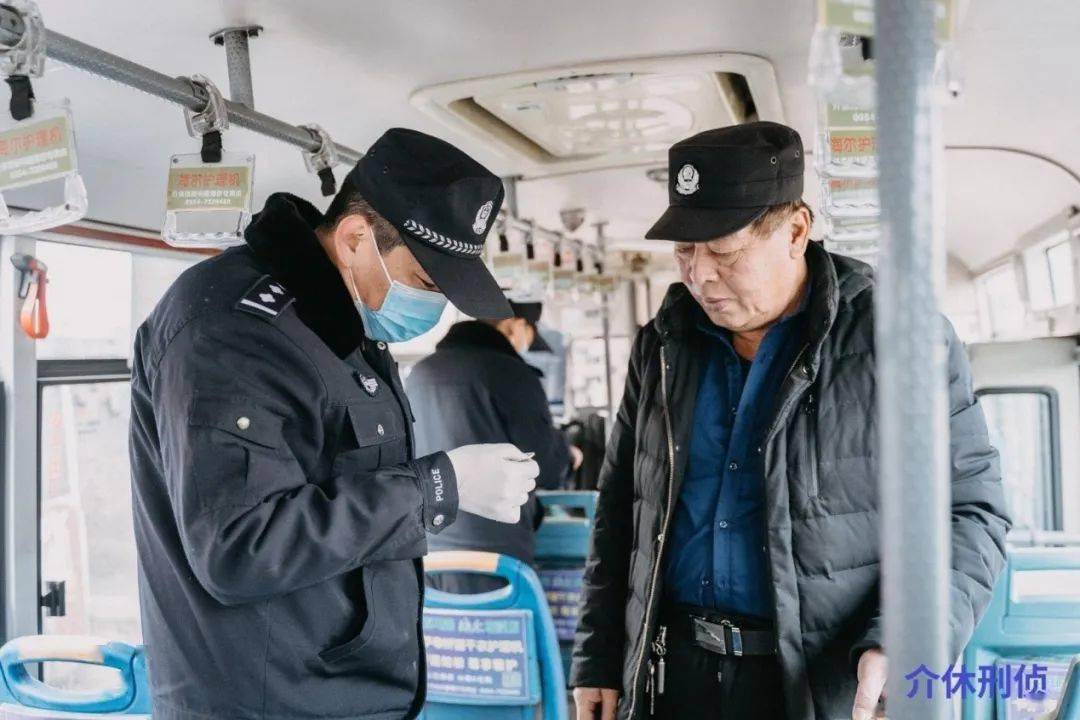 介休市公安局禁毒大隊對我市校車司機(jī) 開展毒品檢測工作