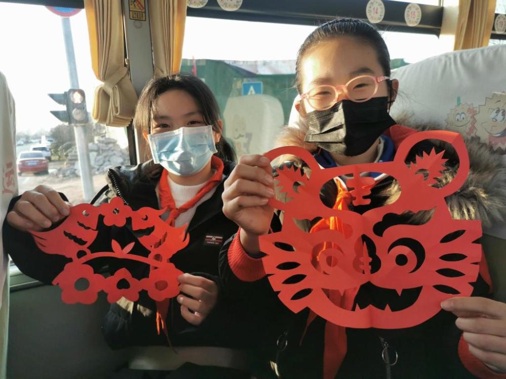 學生放假我“充電”，溫馨校車“車休人不休”