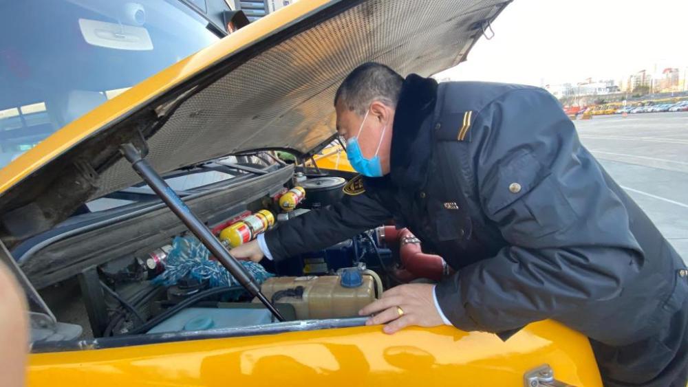 學生放假我“充電”，溫馨校車“車休人不休”