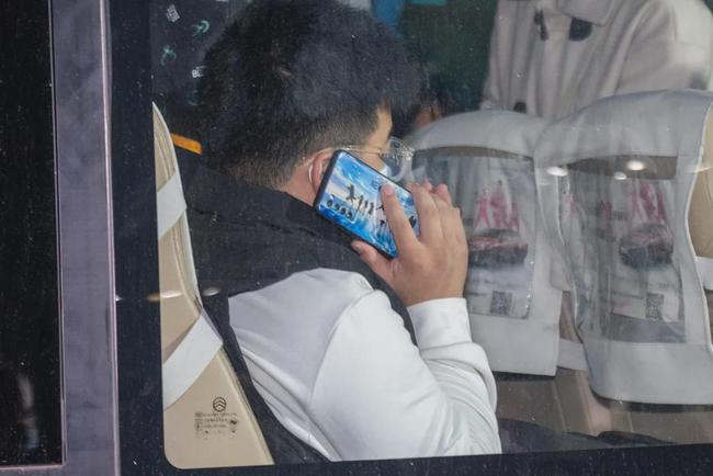 西安思源學院溫情校車助學子安全返鄉回家團圓