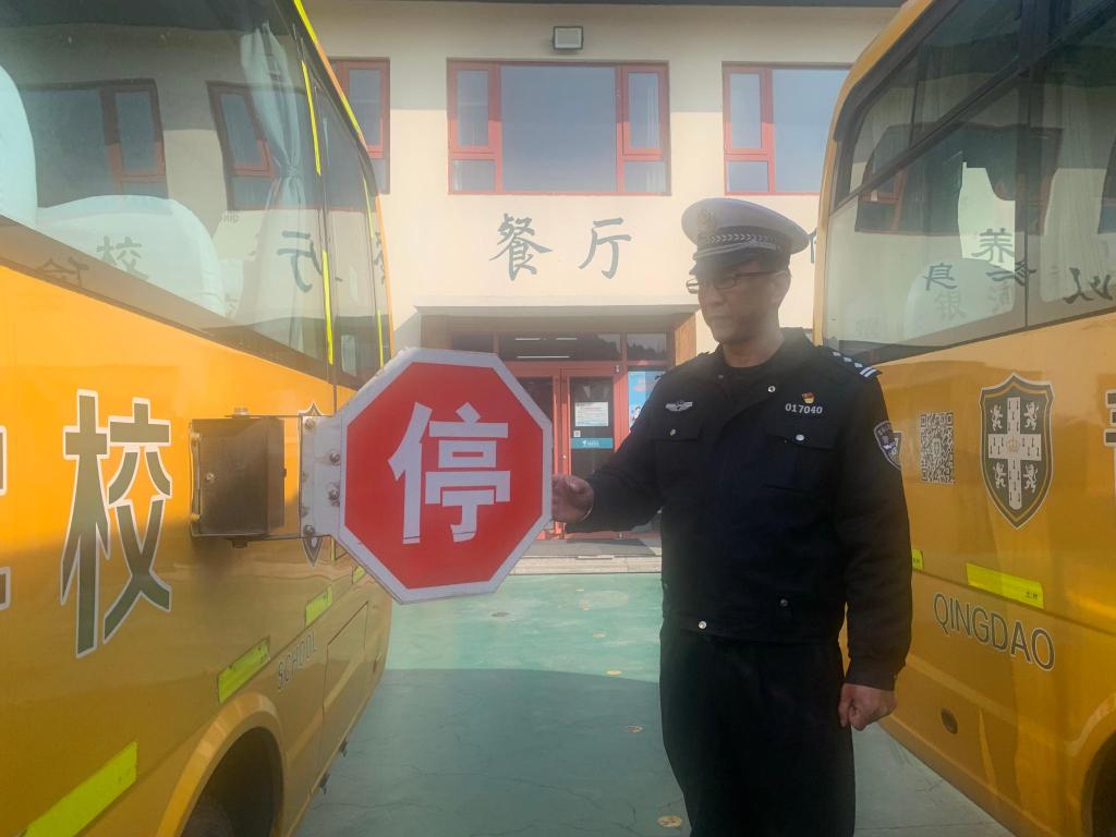 開學在即 李滄交警開展校車安全大檢查