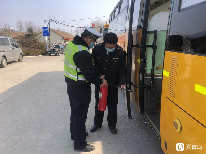 開學首日，黃島公安“護學模式”準時上線了