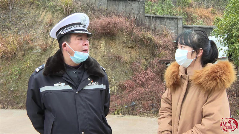 邵陽縣對校車進(jìn)行“體檢”