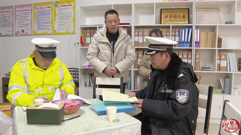 邵陽縣對校車進(jìn)行“體檢”
