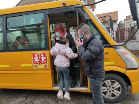寶應縣安宜鎮沿河幼兒園開展校車突發事故應急疏散演練