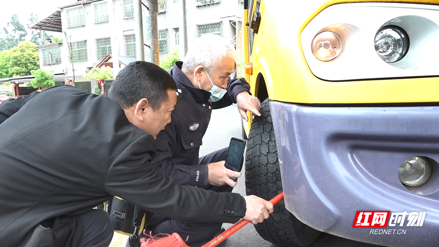 桂陽(yáng)縣交警大隊(duì)：為校車(chē)“體檢” 確保學(xué)生安全出行