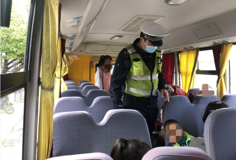 超員，校車司機準駕不符……全州交警開展校車安全整治