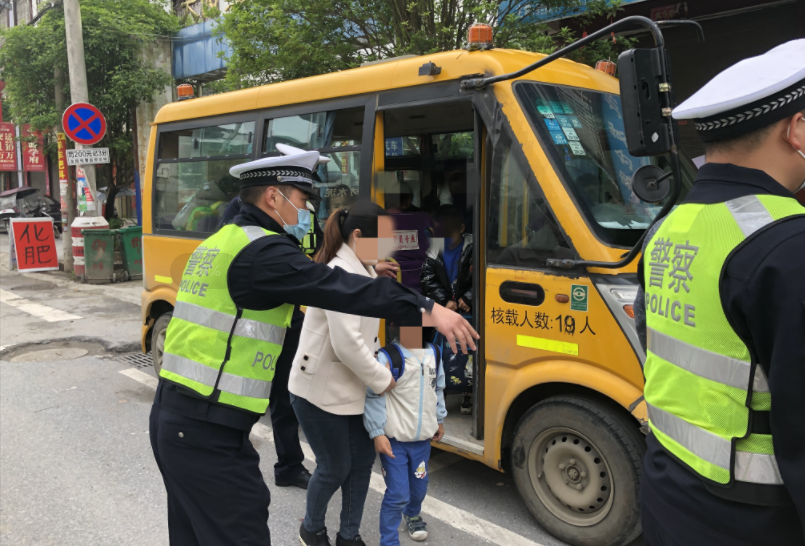 超員，校車司機準駕不符……全州交警開展校車安全整治