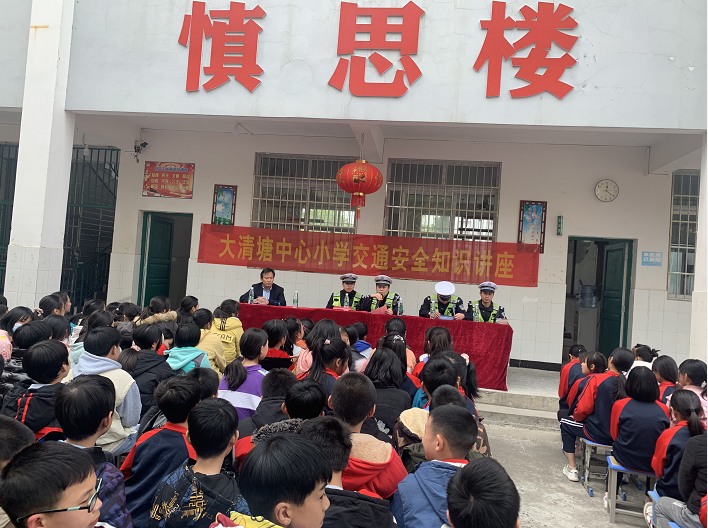 超員，校車司機準駕不符……全州交警開展校車安全整治