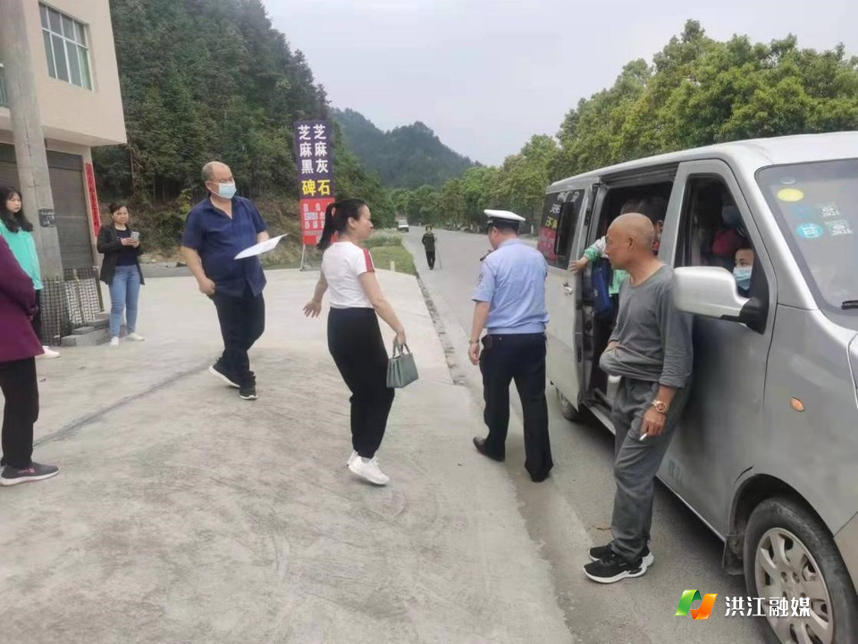 【集中整治交通問題頑障痼疾】洪江市開展校車交通安全專項(xiàng)整治