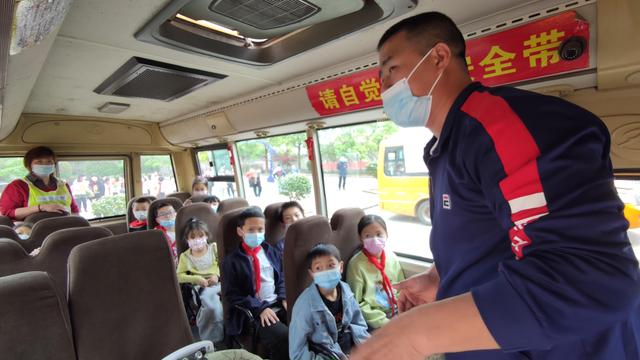 長沙縣果園鎮中心小學：開展校車應急疏散演練 確保學生乘車安全