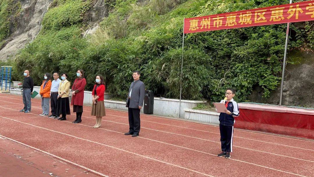 心系安全 平安乘車 ——諾亞舟惠州市惠城區惠外學校校車安全疏散演練活動