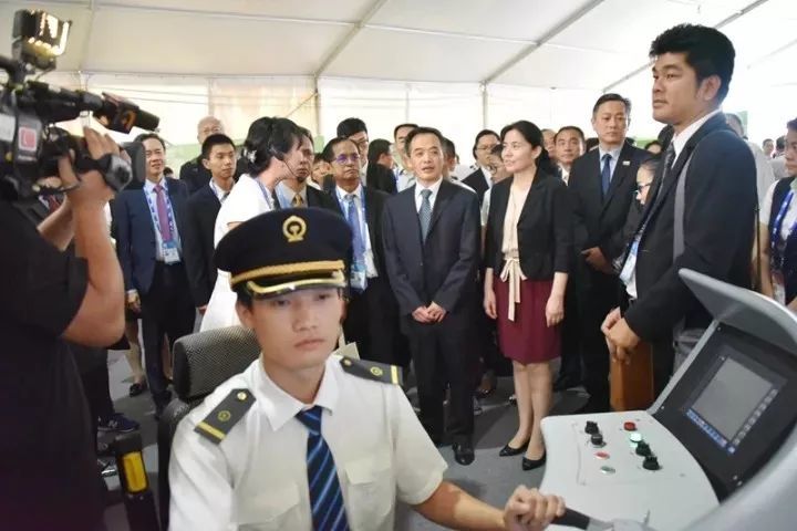 柳州這所學校的“校車”竟然是高鐵！