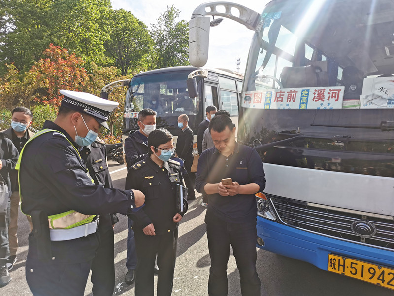 岳西開展校車及接送學生車輛聯合檢查