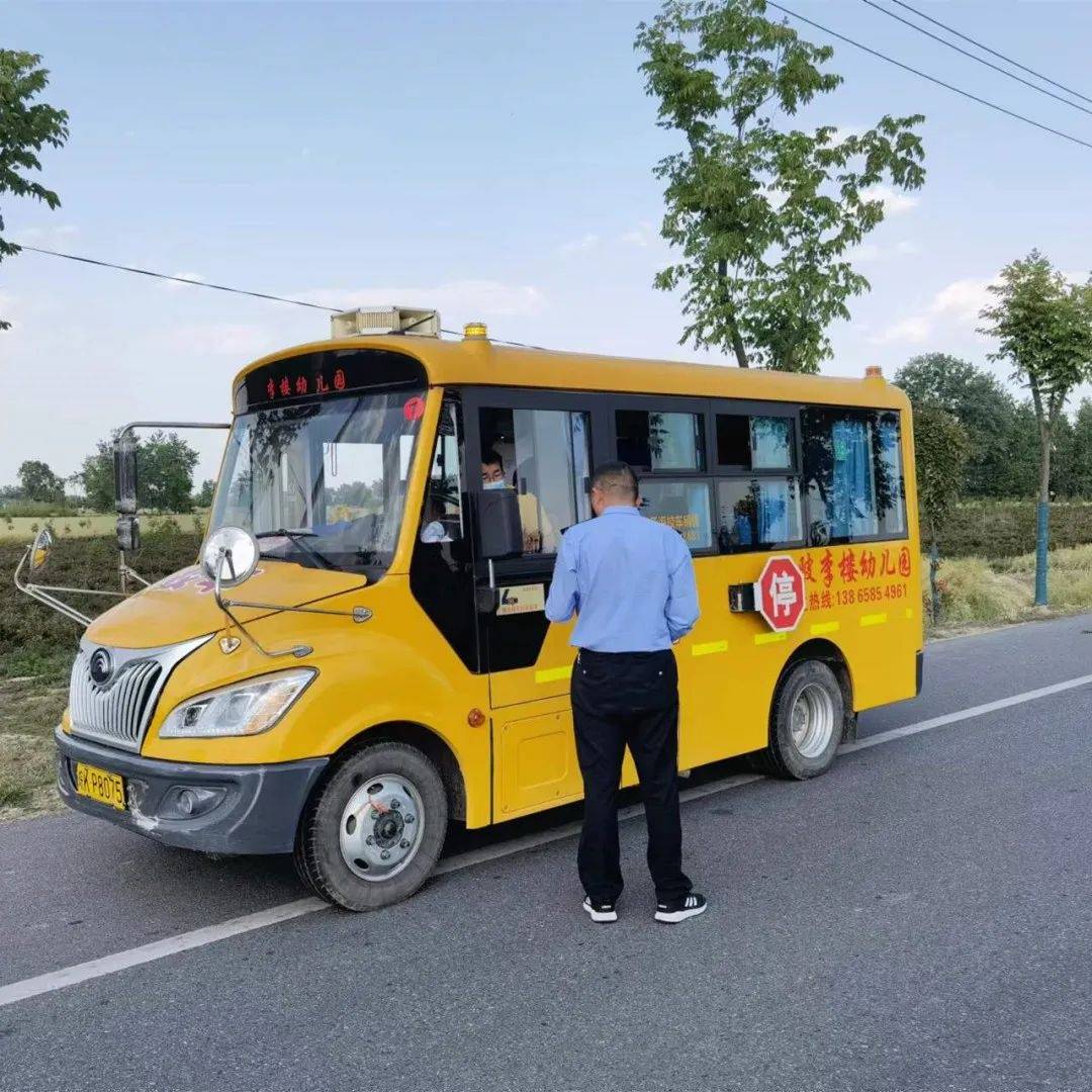 臨泉交警開展校車安全培訓(xùn)，讓校車“跑”的更安全