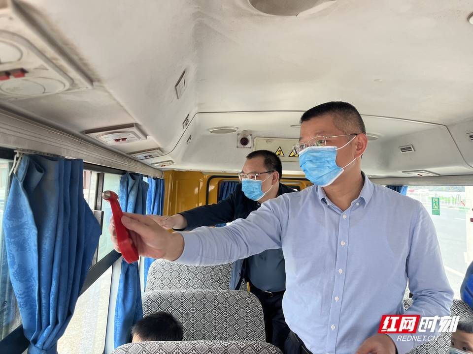 加固學(xué)生出行“安全鎖” 蒸湘區(qū)開展校車安全專項(xiàng)整治行動(dòng)