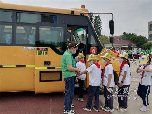 多方合力護(hù)航學(xué)生路途安全 江夏區(qū)金口街開啟新的校車運(yùn)營模式