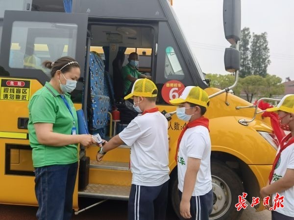19輛“大鼻子”校車開進偏遠學校