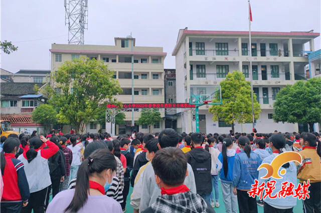 波洲鎮(zhèn)中心小學開展校車消防安全疏散演練