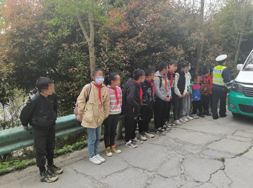 宣判！客運(yùn)車輛、“黑校車”駕駛?cè)私砸蜃隽恕蚍侵芜`