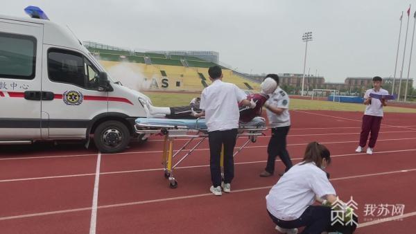 保障校車安全 南京江北新區(qū)警方走進校園應(yīng)急演練