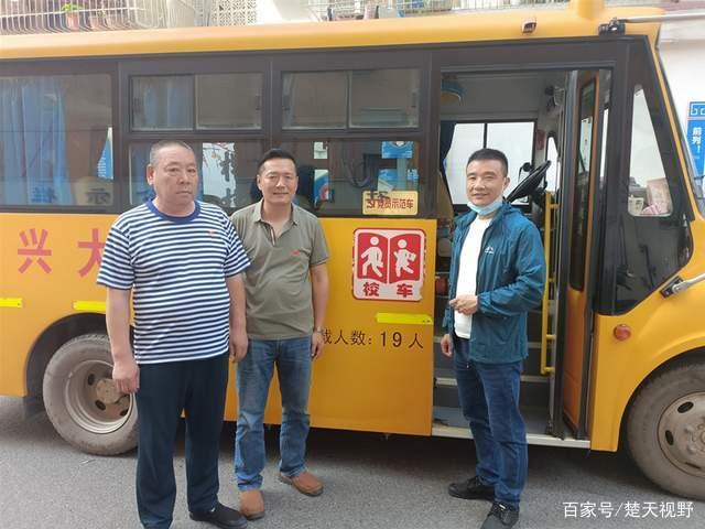 鄂州大興聯運推出“黨員示范車”，打造靚麗的城市風景線