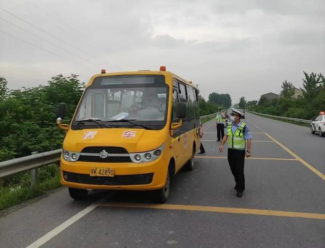 筑牢安全防線，云夢交警開展校車專項檢查！