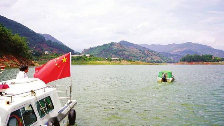 庫區孩子的“水上校車”