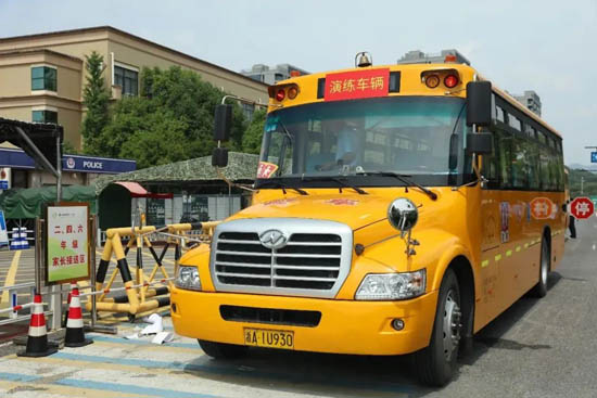 蕭山浦陽(yáng)鎮(zhèn)中心小學(xué)開(kāi)展校車突發(fā)情況應(yīng)急疏散演練