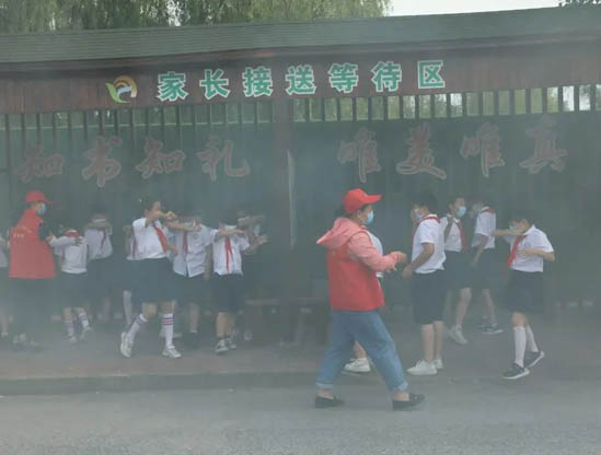 蕭山浦陽(yáng)鎮(zhèn)中心小學(xué)開(kāi)展校車突發(fā)情況應(yīng)急疏散演練